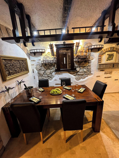 Food & Drinks, Old house Njivice, Njivice