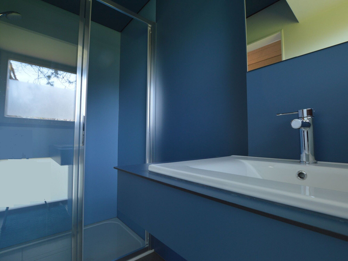 Bathroom 3, Chic Retreat Near Lake & Fens, Liège