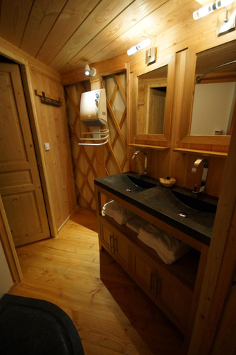 Bathroom 3, Les Hauts d'Albas, Lot