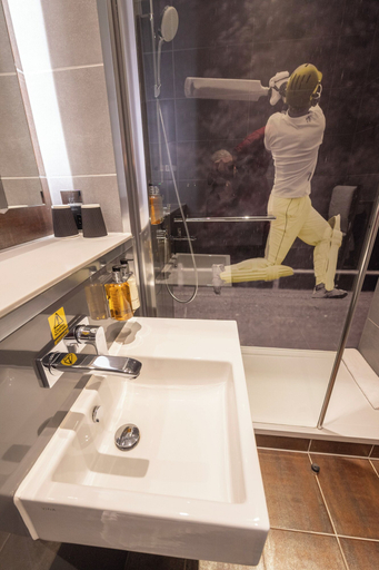 Bathroom 5, ibis Styles Leeds Centre Arena, Leeds