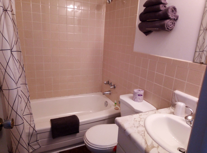 Bathroom 5, Tobermory Inn & Suites, Lake Hurron