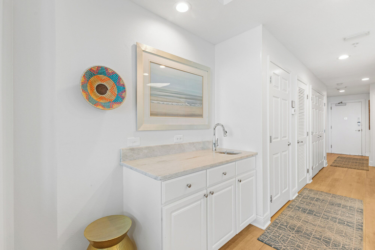 Bathroom 5, San Carlos Condos, Baldwin