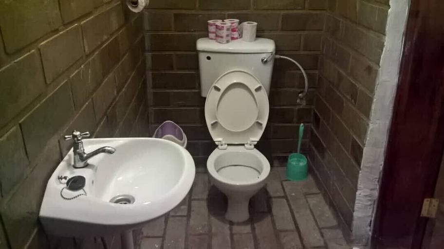Bathroom, Lake Nkuruba Nature Reserve, Burahya