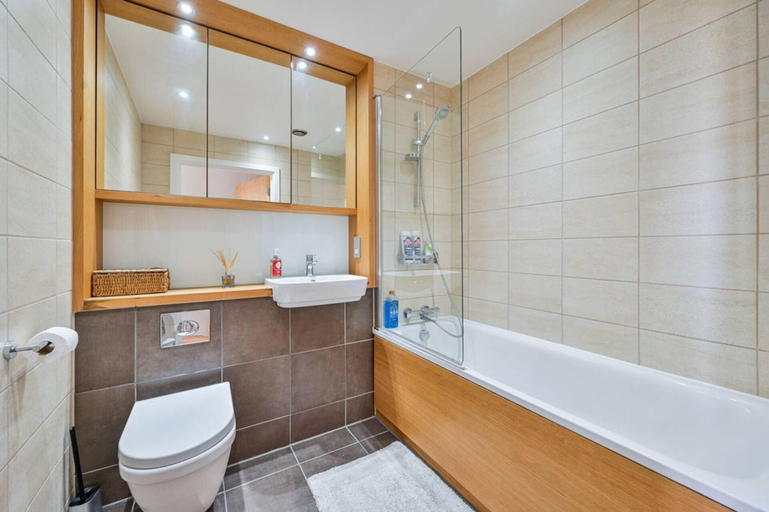 Bathroom 4, London Bliss Retreat, London