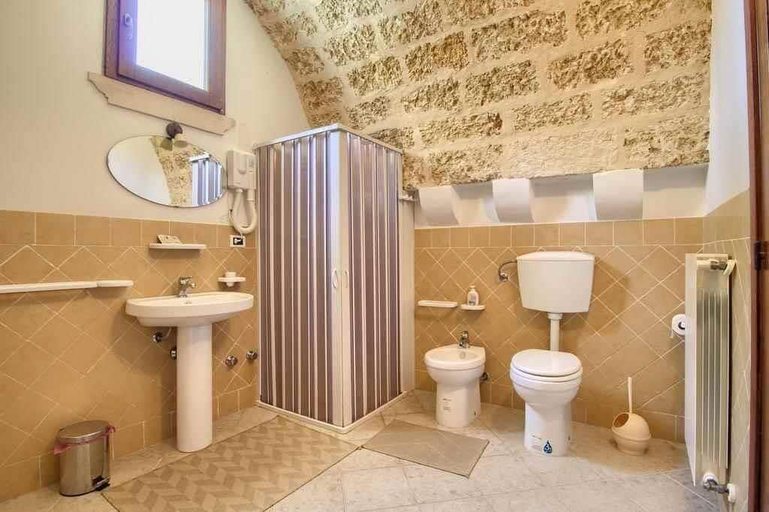 Bathroom, La Cantina - BB La Traja, Lecce