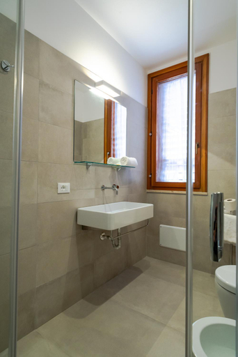 Bathroom 3, Residence Marinella, Trapani
