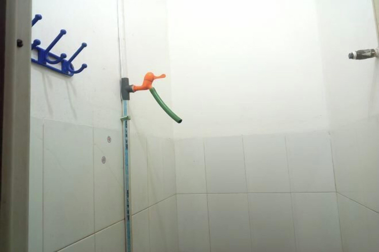 Bathroom 18