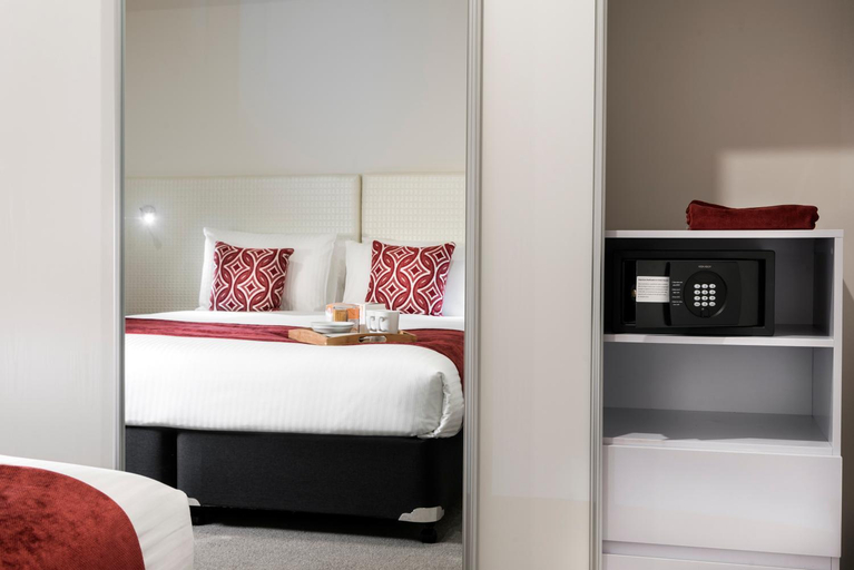 Bedroom 2, Ramada Vetroblu Scarborough Beach, Stirling