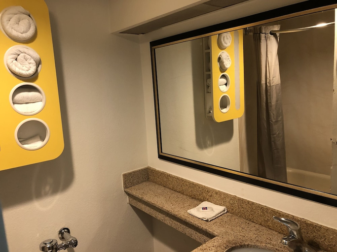 Bathroom 3, モーテル 6 ワシントン D.C., Washington D.C.