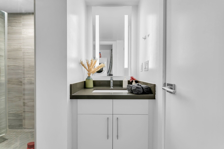 Bathroom 5, Bellair Yorkville, Toronto