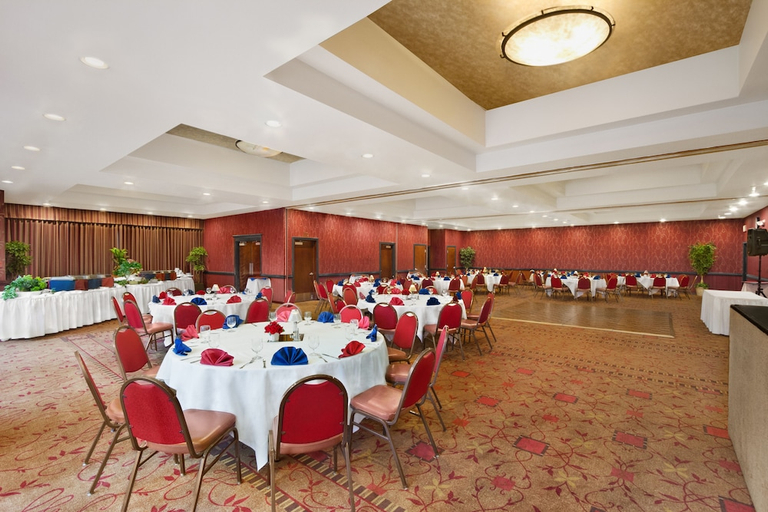 Food & Drinks 5, Ramada by Wyndham Tukwila Southcenter, Tukwila