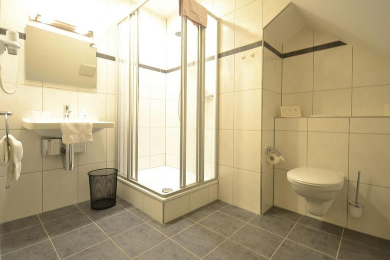 Bathroom 3, Hotel Zehnthof, Bernkastel-Wittlich