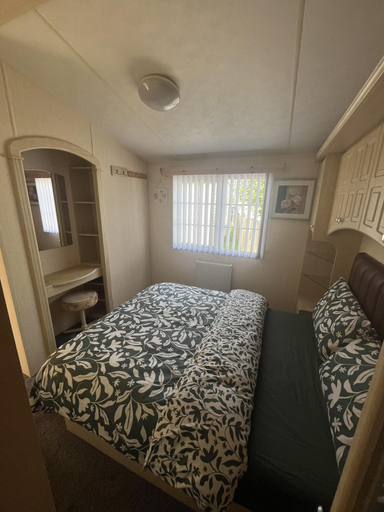 Bedroom 2, Cozy Cabin Retreat in Towyn, Conwy