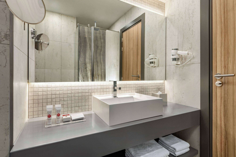 Bathroom 5, Ramada by Wyndham Ramnicu Valcea, Ramnicu Valcea