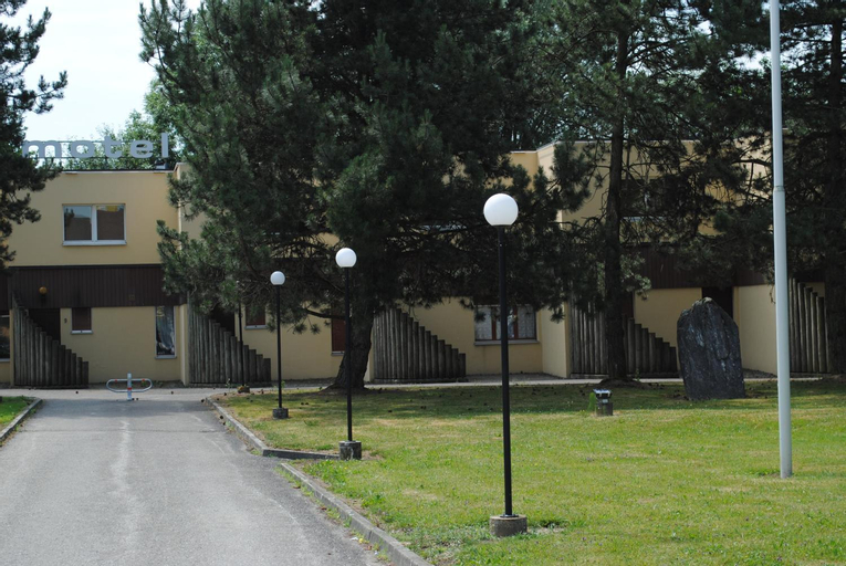 Exterior & Views 1, Motel - Hotel La Poularde, La Glâne