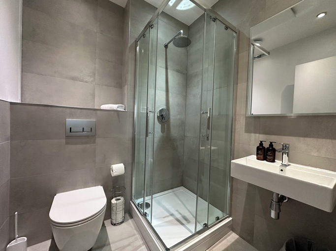 Bathroom 4, The Cardiff Apartment, Cardiff