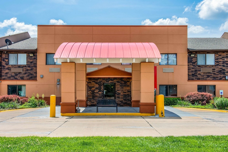 Exterior & Views 2, Econo Lodge Topeka at Wanamaker, Shawnee