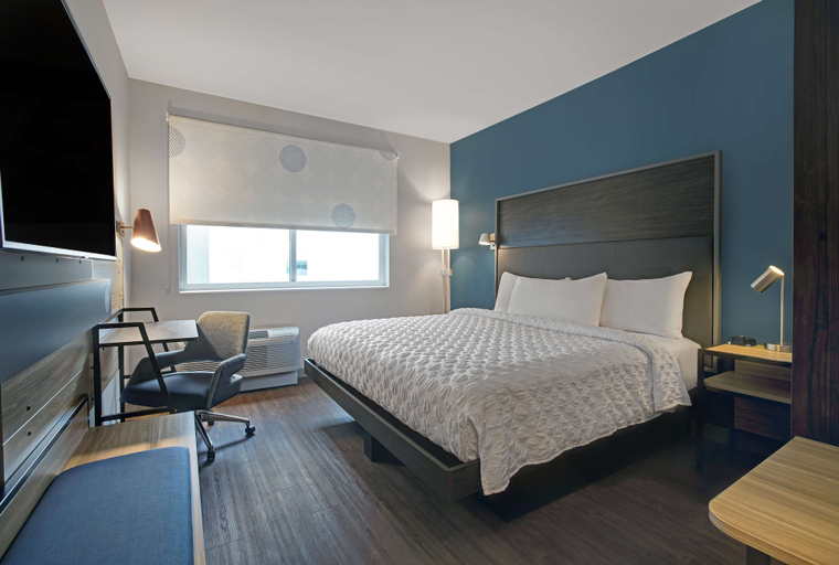 Bedroom 3, Tru By Hilton Milwaukee Downtown, WI, Milwaukee