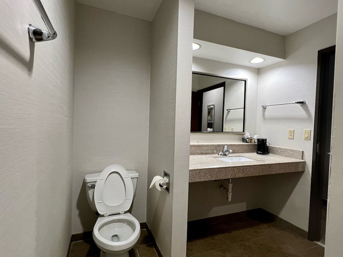 Bathroom 4, HomeTowne Studios & Suites Washington, Washington