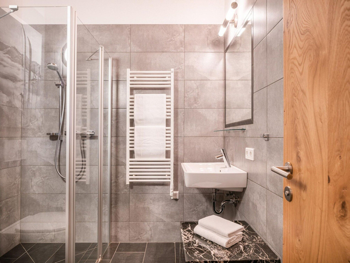 Bathroom 4, Premium Chalet With Sauna on a Sunny Slope, Zell am See