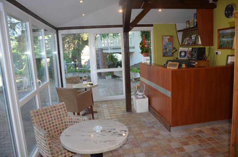 Public Area 2, Hotel Viktoria Restaurant, Balatonalmádi