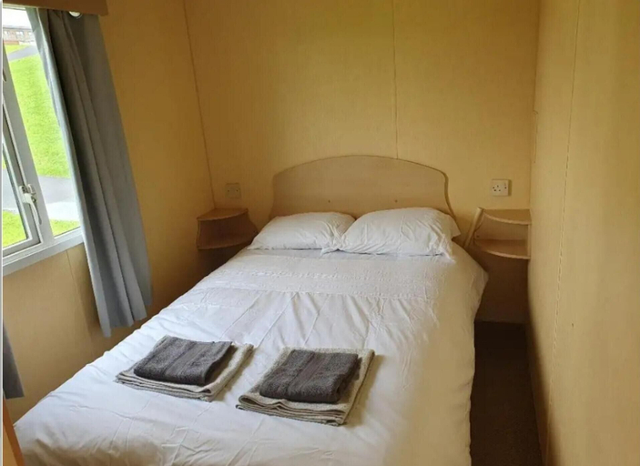 Bedroom 2, Lochside Retreat at Three Lochs Holiday Park, Dumfries and Galloway
