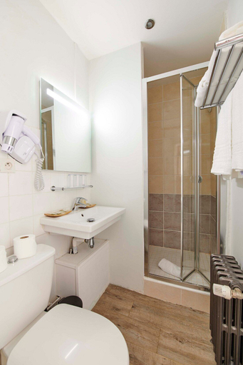 Bathroom 3, Hôtel de France, Côte-d'Or