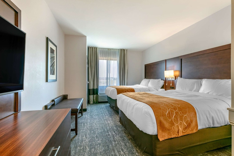 Bedroom 2, Comfort Suites, Lee