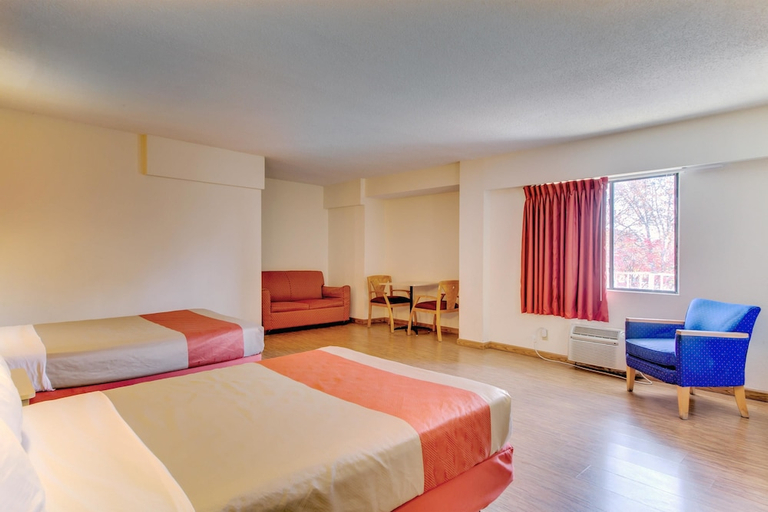 Bedroom 2, Motel 6 Washington, DC, Washington D.C.