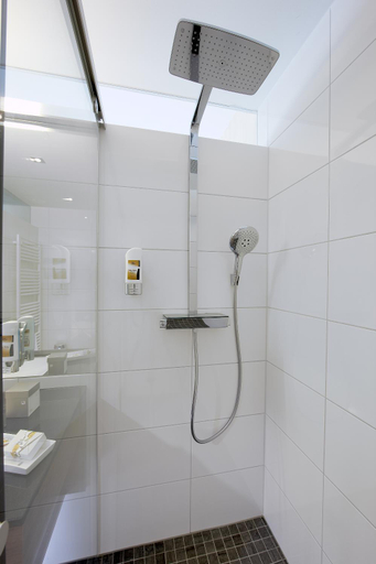 Bathroom 2, MT Hotel, Murtal