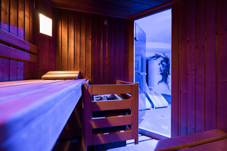 Bedroom 3, Hotel Alpenjuwel, Bolzano