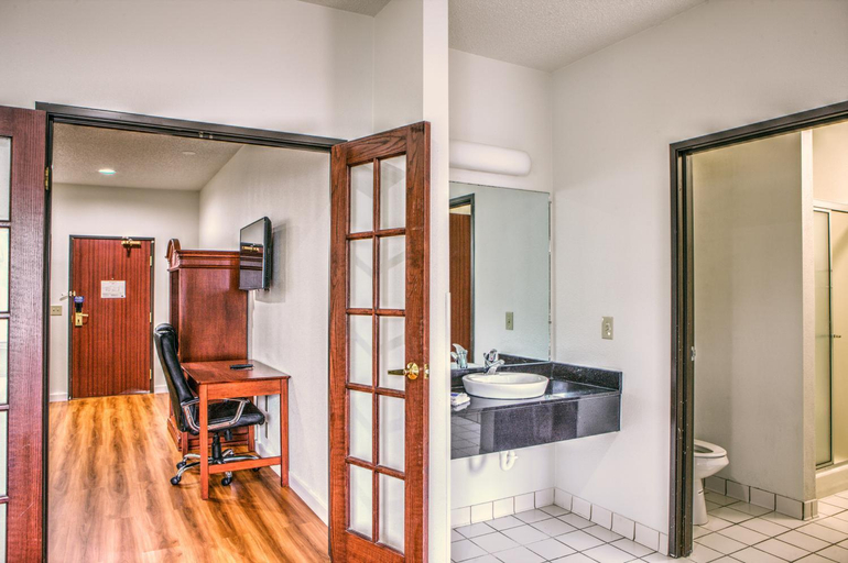 Bathroom 4, Motel 6 Dallas, TX - Northwest, Dallas