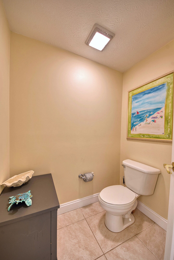 Bathroom 3, Treasure Island 1411, Bay