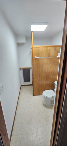 Bathroom 2, River House Hotel, Bethel