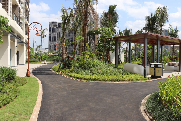 Exterior & Views 11