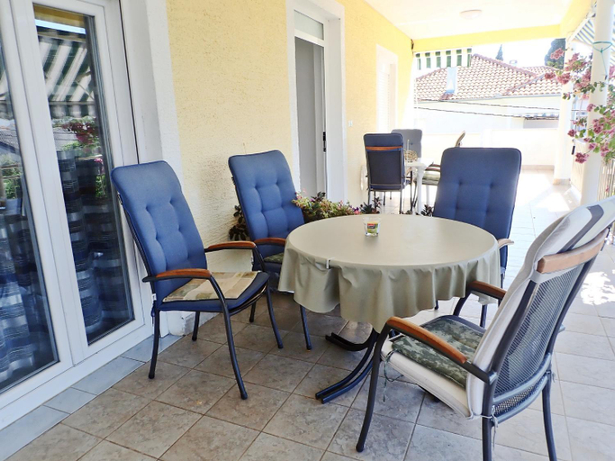 Others 5, Apartments Nada, Starigrad