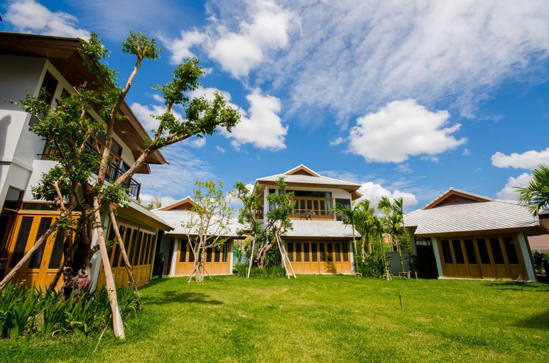Exterior 11