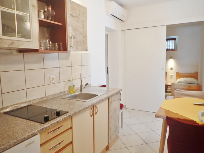 Others 2, Apartments Nada, Starigrad