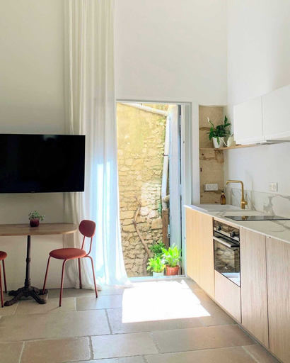 Others 4, Home Chic Home Les Suites de La Comédie, Hérault