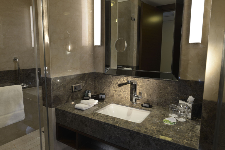 Bathroom 7