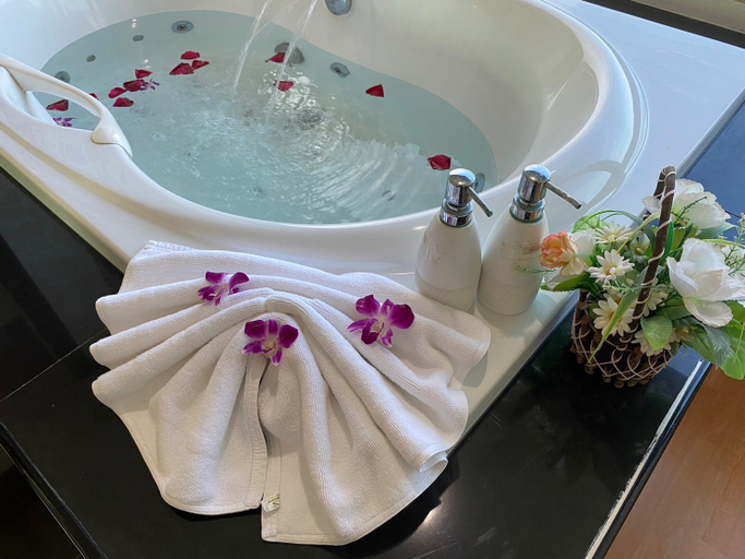 Bathroom 4, Chaophayathara Riverside, Muang Chai Nat