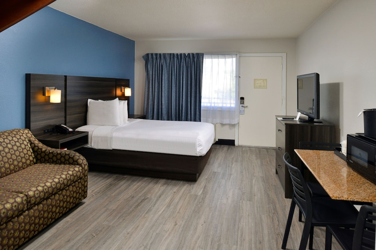 Bedroom 3, SureStay by Best Western Virginia Beach Royal Clipper, Virginia Beach