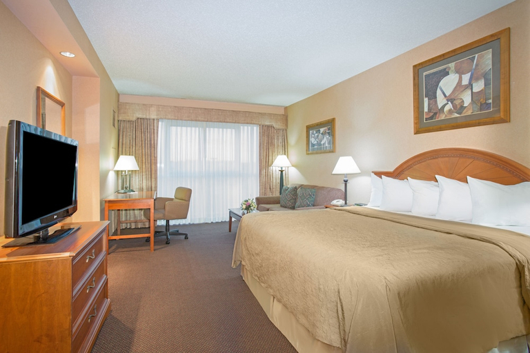 Bedroom 2, Hotel Topeka at City Center, Shawnee