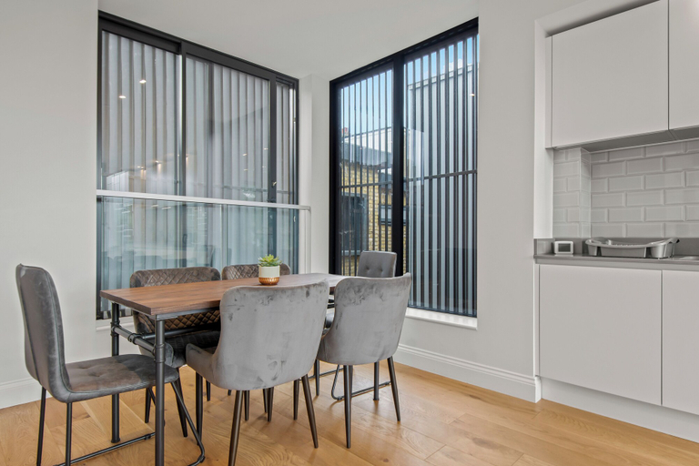Others 5, Three Bed Spacious Apartment in Dalston, London
