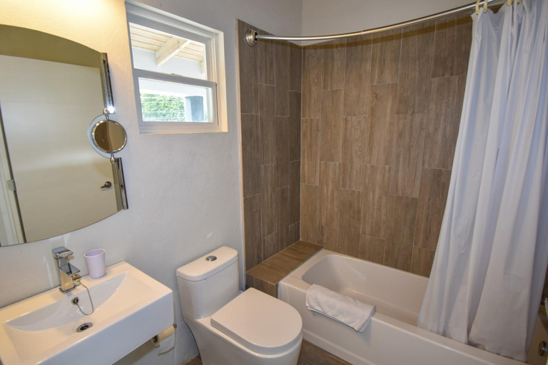 Bathroom 3, The Moxy
