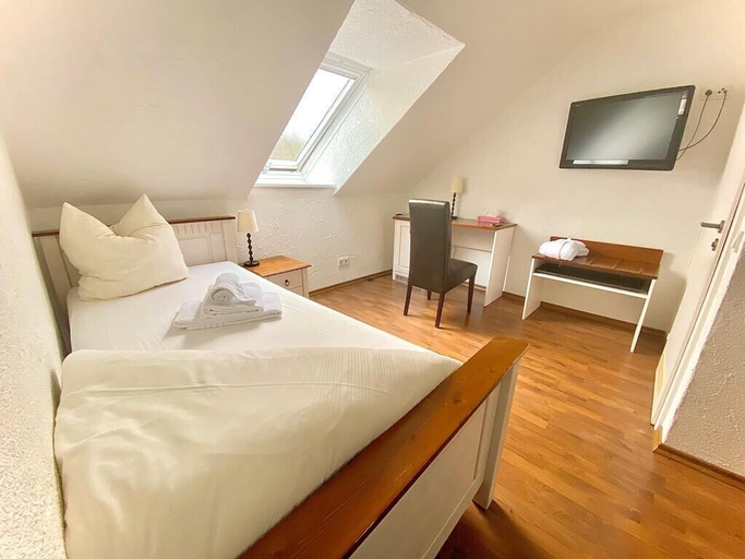 Bedroom 3, Hotel AquaQuell Bad Pilzweg, Passau