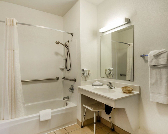 Bathroom 3, Rodeway Inn Watsonville, Santa Cruz