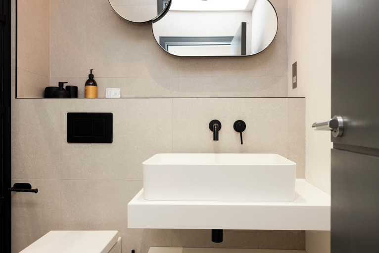 Bathroom 4, JOIVY Fabulous 2Br Apartment W/Terrace & Bay View, Edinburgh