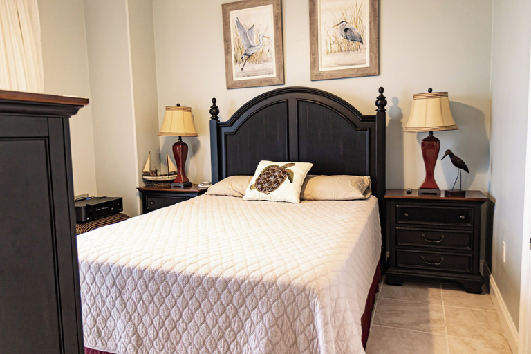 Bedroom 3, Treasure Island 1512, Bay