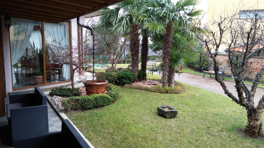 Others 4, Albergo Etrusco, Bergamo